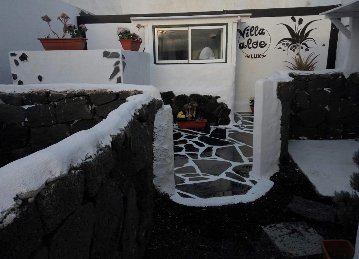 Aloelux Villa !! - Private Villa With Pool , Jacuzzi, Cinema, Massage ,Wonderful View, Art Desing Villa Tías Exterior foto